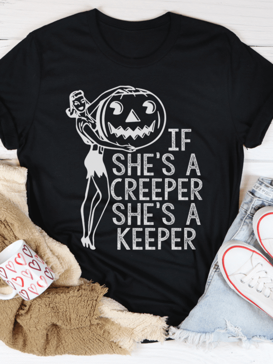 If She's a Creeper She's a Keeper Halloween Pinup Girl Graphic T-Shirt