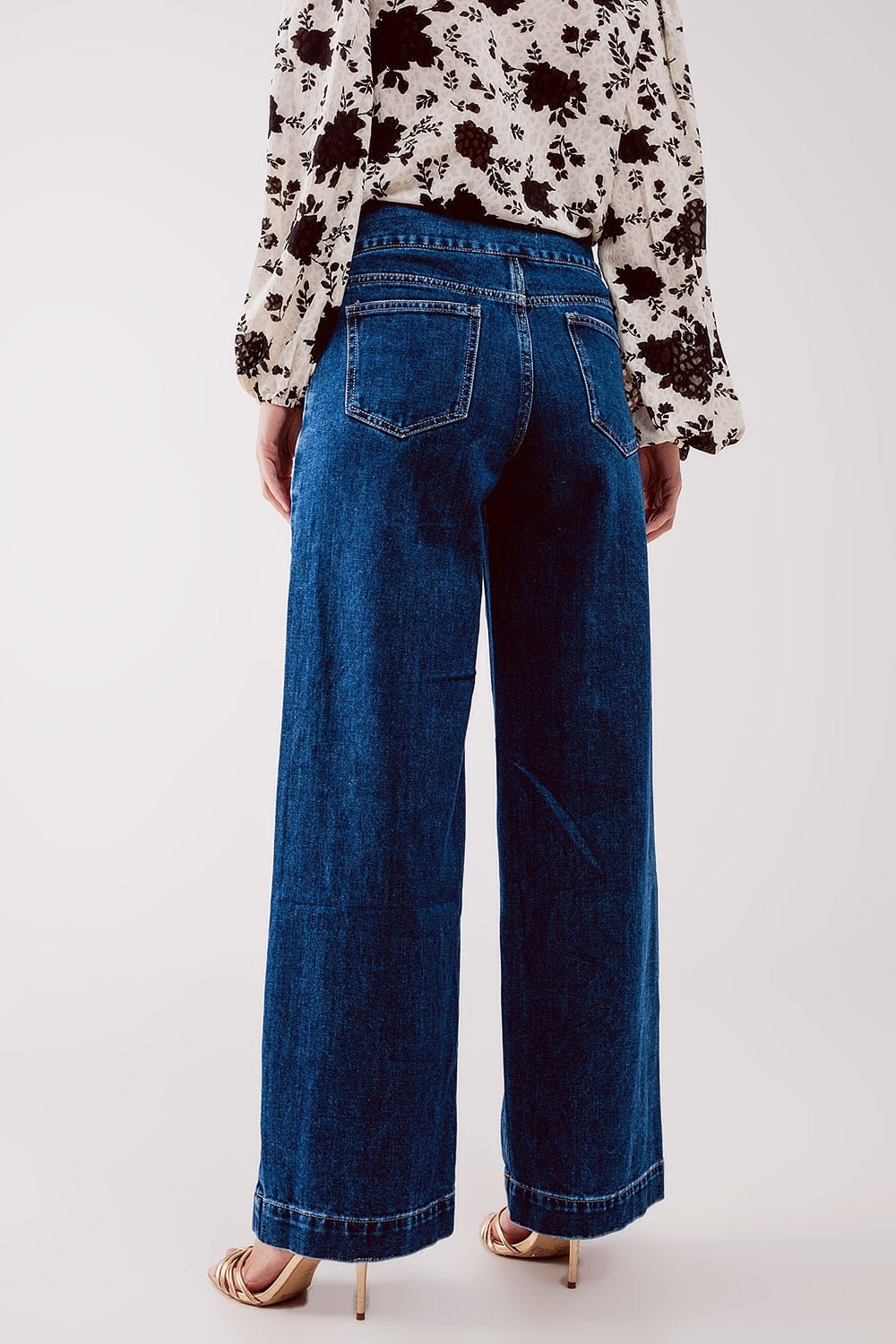 Button Front Nautical Wide Leg Denim Jeans in Mid Blue| Q2 - Image 4